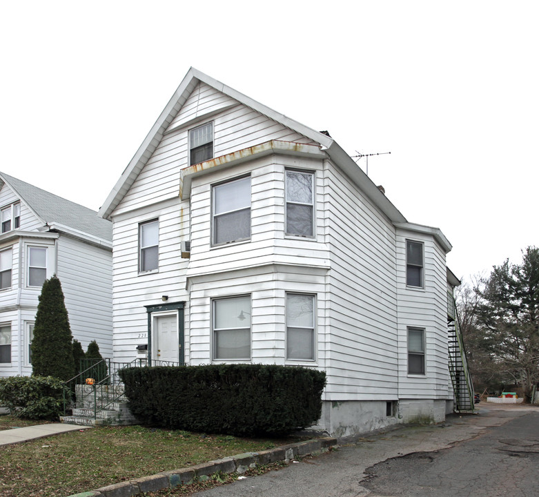 228 Raritan Ave in Highland Park, NJ - Building Photo