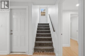 38 Maple Crown Terrace in Barrie, ON - Building Photo - Building Photo