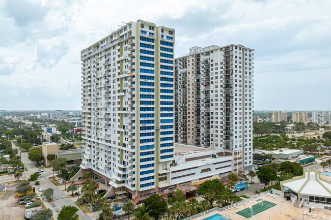 Pompano Beach Club North in Pompano Beach, FL - Building Photo - Building Photo