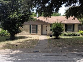 144 Crestwood Blvd in Desoto, TX - Building Photo