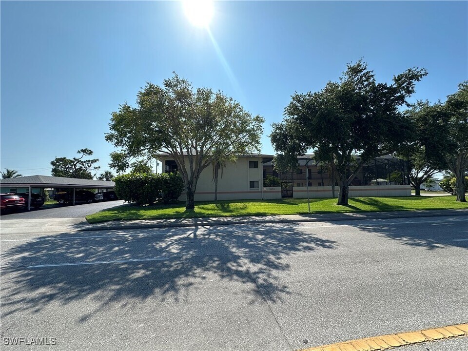 5255 Coronado Pkwy in Cape Coral, FL - Building Photo