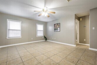 1005 Rosepoint Dr in Houston, TX - Building Photo - Building Photo
