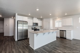 52226 SE 6th St in Scappoose, OR - Building Photo - Building Photo