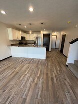 9562 W Dolores Dr in Sioux Falls, SD - Building Photo