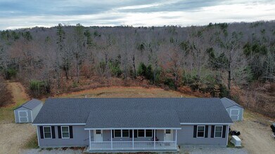 249 Joe Berry Rd in Cornish, ME - Foto de edificio - Building Photo