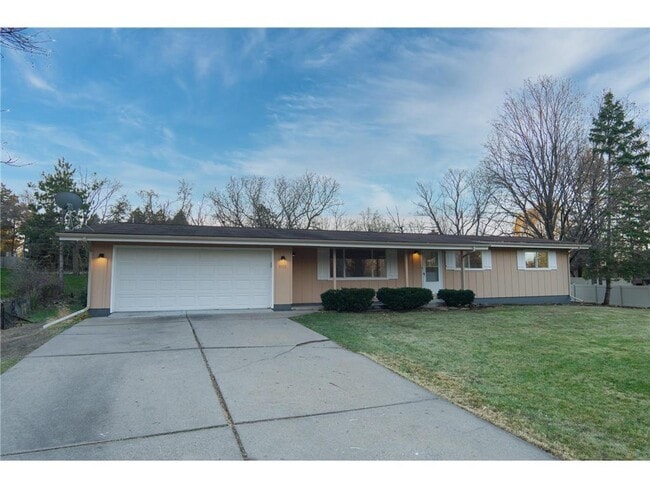 19115 Homestead Cir in Eden Prairie, MN - Building Photo - Building Photo