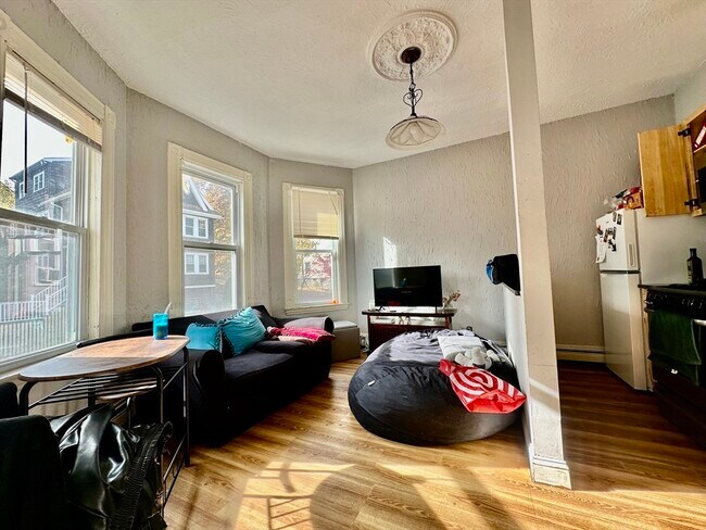 93A Hillside St, Unit 3 in Boston, MA - Building Photo - Building Photo