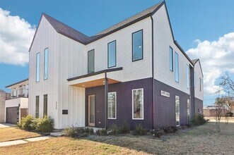 323 Alcalde St in Dallas, TX - Building Photo - Building Photo