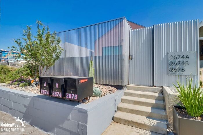 2674 Main St in San Diego, CA - Building Photo