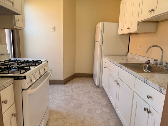 44 Alden St in Hartford, CT - Building Photo - Building Photo