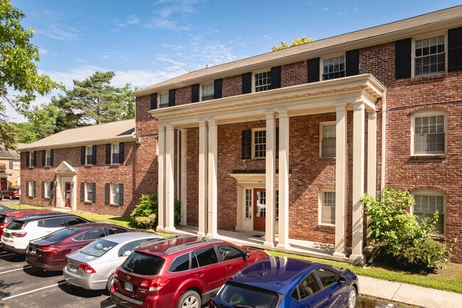 Jamestown Apartments & Townhomes