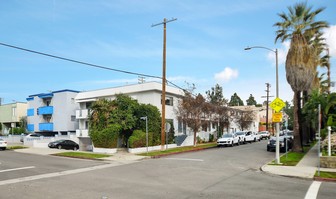 7921 Clinton St in Los Angeles, CA - Foto de edificio - Building Photo