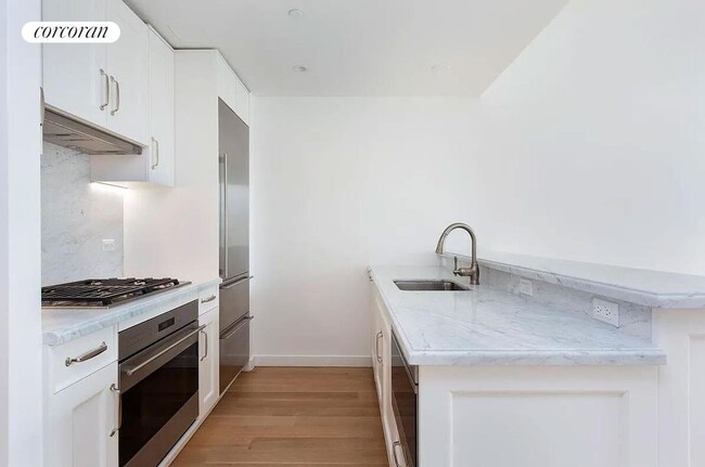 225 E 19th St in New York, NY - Building Photo - Building Photo
