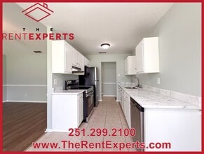 9760 Royal Woods Dr N in Mobile, AL - Building Photo - Building Photo