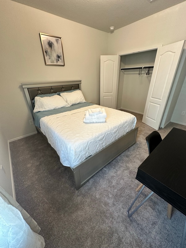 1 Bollardpoint Ln in Houston, TX - Foto de edificio - Building Photo