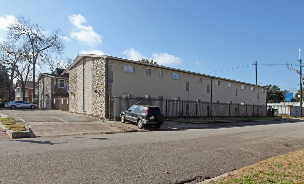 Heights Terrace/ponderosa in Houston, TX - Foto de edificio