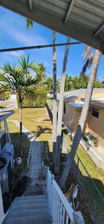 708 NE 4th St in Hallandale Beach, FL - Building Photo