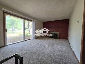 32 Woodpecker Ridge Rd in Excelsior, MN - Building Photo - Building Photo