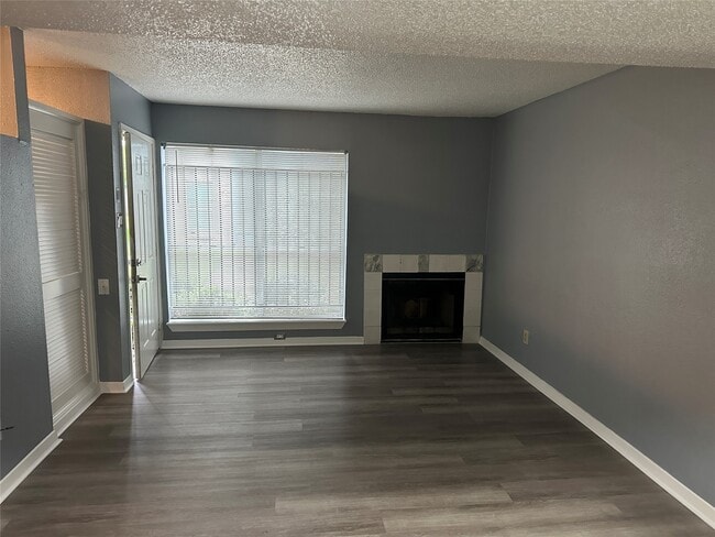 10001 Westpark Dr in Houston, TX - Building Photo - Building Photo
