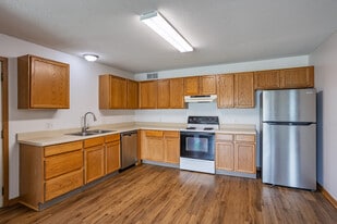 802 Dickinson Ave in Ames, IA - Building Photo