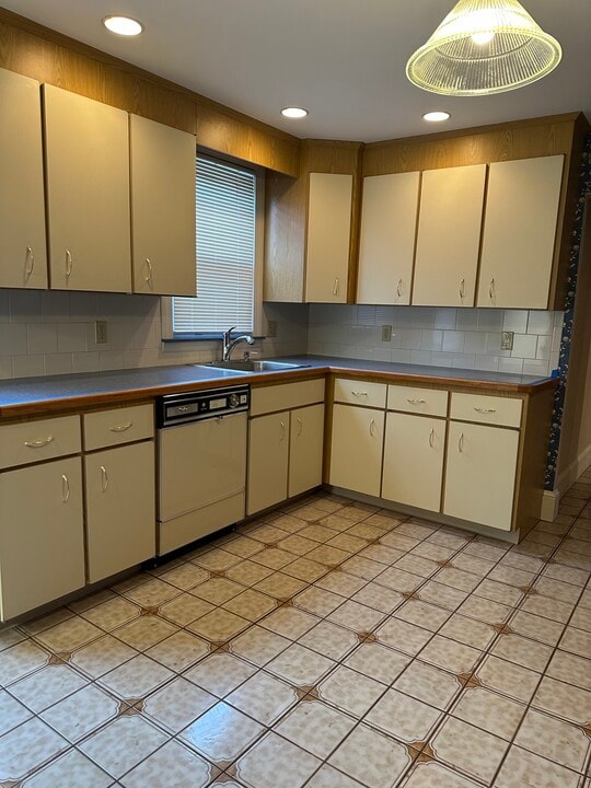 16-18 Church St, Unit 2 in Malden, MA - Building Photo