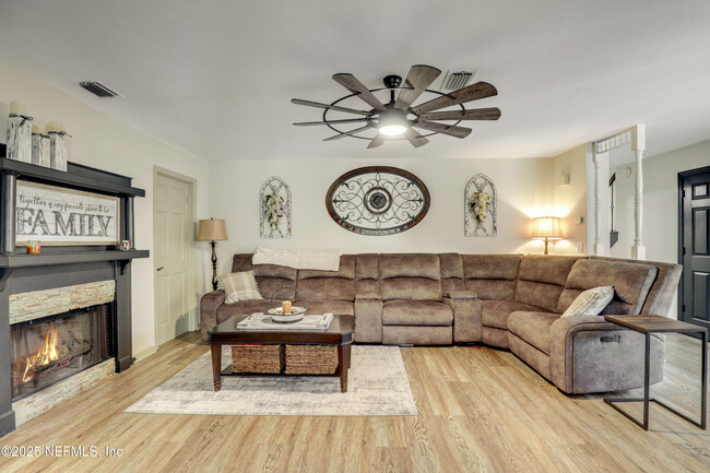 6612 Camelot Ct in Keystone Heights, FL - Foto de edificio - Building Photo