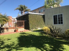 7551 Westlawn Ave in Los Angeles, CA - Foto de edificio - Building Photo