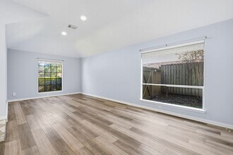 2835 Twin Knolls Dr in Humble, TX - Building Photo - Building Photo