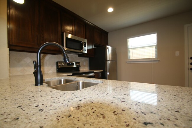 1301-1305 White Sand Dr in Azle, TX - Building Photo - Building Photo