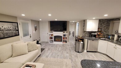 85 Mohawk Ave in East Atlantic Beach, NY - Building Photo - Building Photo