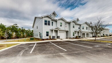 226 Date Palm Ln in Freeport, FL - Building Photo - Building Photo