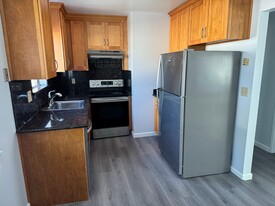 884 Bing Dr, Unit 4 Apartamentos