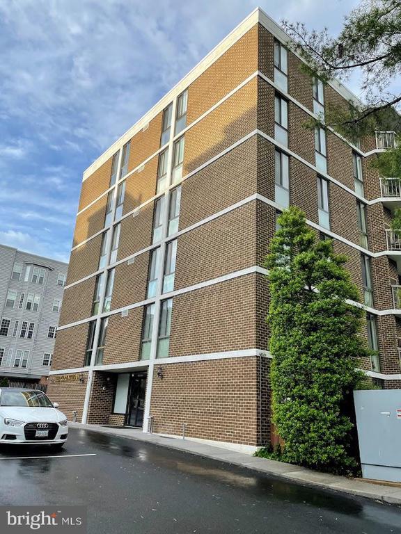 property at 1401 N Rhodes St
