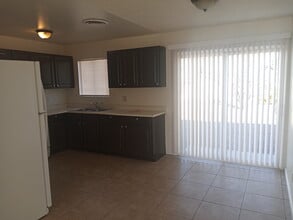 213 Ash St in Henderson, NV - Foto de edificio - Building Photo