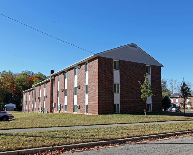 Country Brooke Apartments in Dayton, OH - Foto de edificio - Building Photo