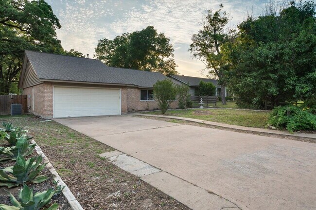 501 Calhoun Dr in Rockdale, TX - Building Photo - Building Photo