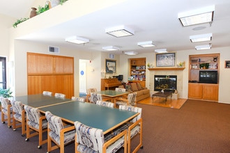 Seasons II Senior Apartment Homes in Lakewood, CA - Foto de edificio - Building Photo