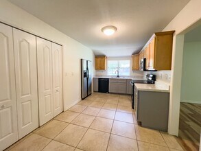 190 Adams Dr in Crestview, FL - Building Photo - Building Photo
