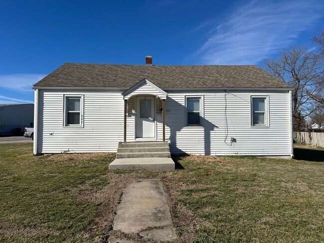 227 S Walnut St in Marshfield, MO - Building Photo - Building Photo