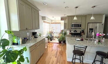 32 Pine St, Unit Apt 2 in Oxford, PA - Building Photo - Building Photo