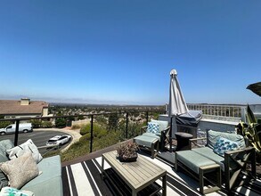 5062 Playa Catalina in San Diego, CA - Foto de edificio - Building Photo