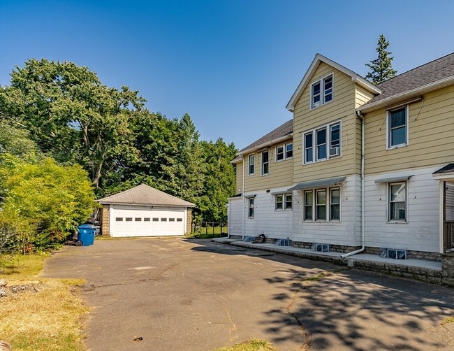 120 Hillside Ave in West Springfield, MA - Building Photo - Building Photo