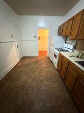 403 Chestnut St, Unit B5 in Roselle Park, NJ - Building Photo - Building Photo
