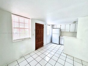 227 Phoenetia Ave, Unit 3 in Coral Gables, FL - Building Photo - Building Photo