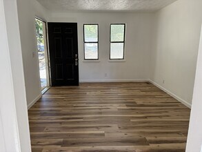 836 Miller Estates Rd in Smyrna, TN - Foto de edificio - Building Photo