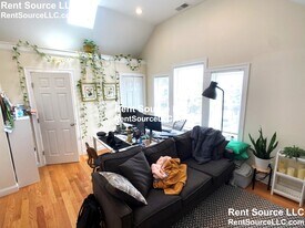 537 Main St, Unit 2 in Medford, MA - Building Photo