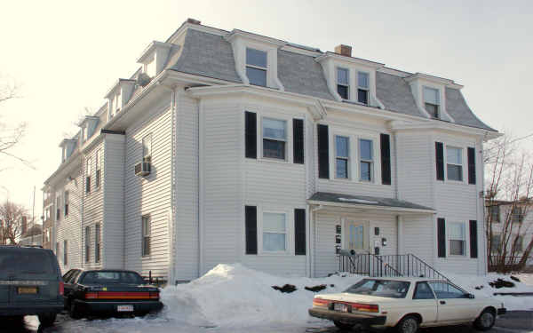 870 N Montello St in Brockton, MA - Foto de edificio