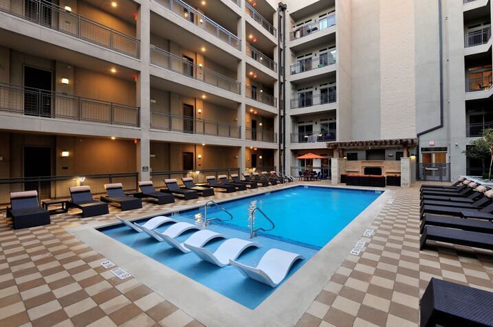 424 1/2 W Riverside Dr-Unit -123579-1365 in Austin, TX - Building Photo