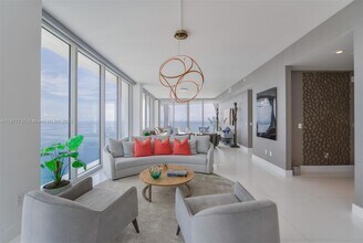 16901 Collins Ave in Sunny Isles Beach, FL - Building Photo - Building Photo