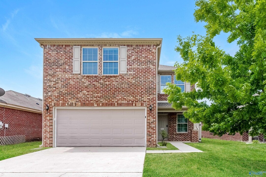 120 Darrow Creek Dr in Owens Cross Roads, AL - Building Photo